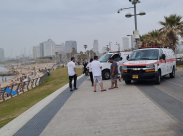 غرق شابين في شاطئ يافا احدهمها بحالة خطرة 